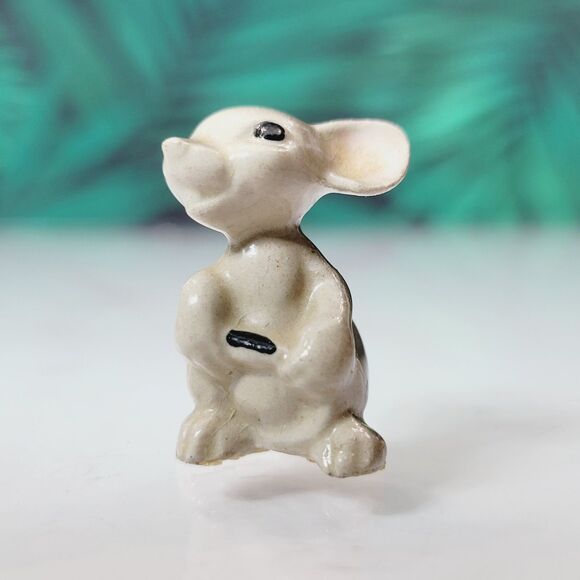 Hagen Renaker Mouse Miniature Figurine Holding Tail 1'' - Picture 5 of 8